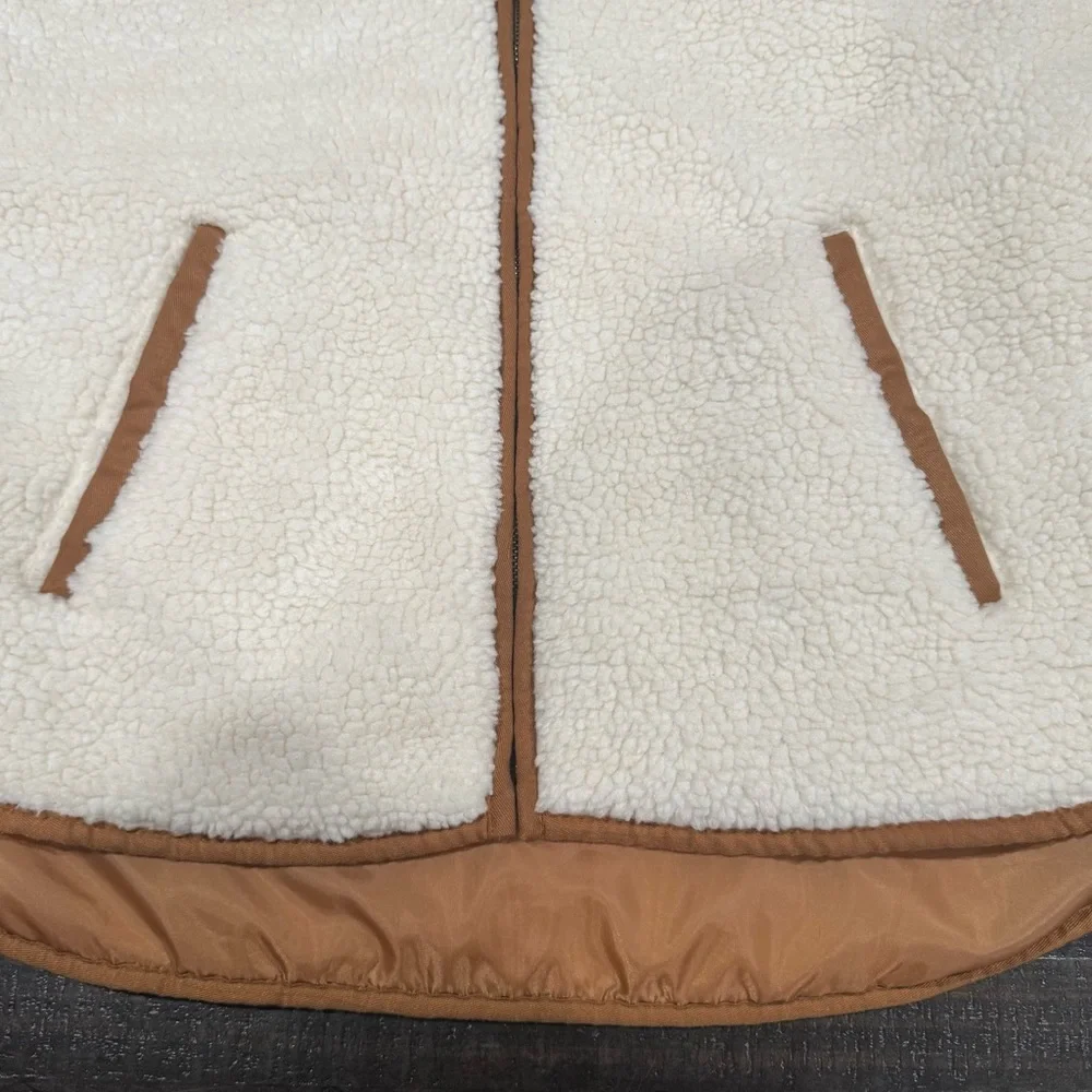 Old Navy Sherpa Vest Size: XL - Picture 5 of 6